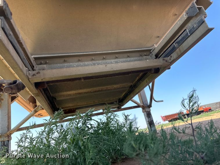 image for item DK6892 1993 Wilson DWH-200 grain trailer