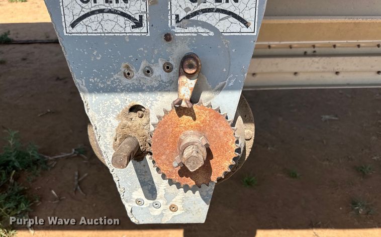 image for item DK6892 1993 Wilson DWH-200 grain trailer