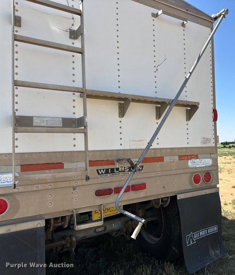 image for item DK6892 1993 Wilson DWH-200 grain trailer