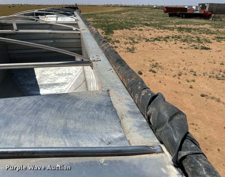 image for item DK6892 1993 Wilson DWH-200 grain trailer