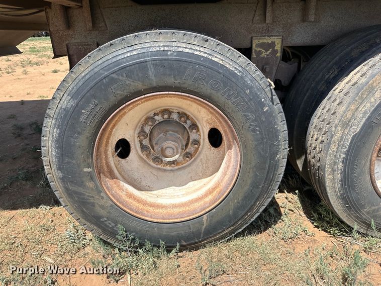 image for item DK6892 1993 Wilson DWH-200 grain trailer