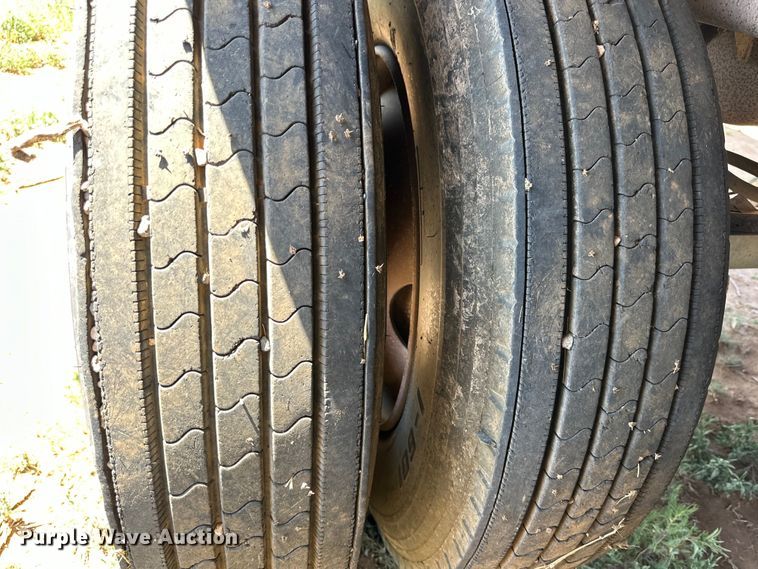 image for item DK6892 1993 Wilson DWH-200 grain trailer