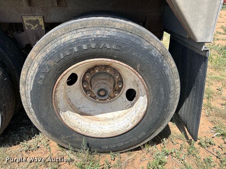 image for item DK6892 1993 Wilson DWH-200 grain trailer