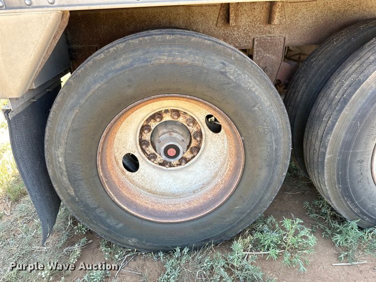 image for item DK6892 1993 Wilson DWH-200 grain trailer