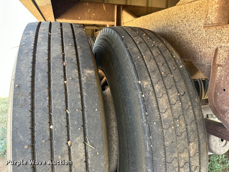 image for item DK6892 1993 Wilson DWH-200 grain trailer