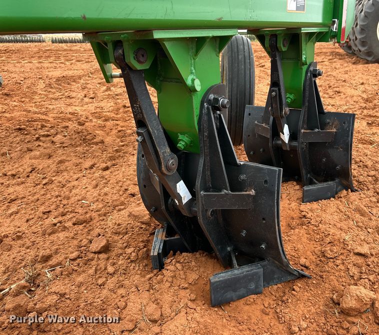 image for item DK6906 2018 John Deere 995 six bottom plow