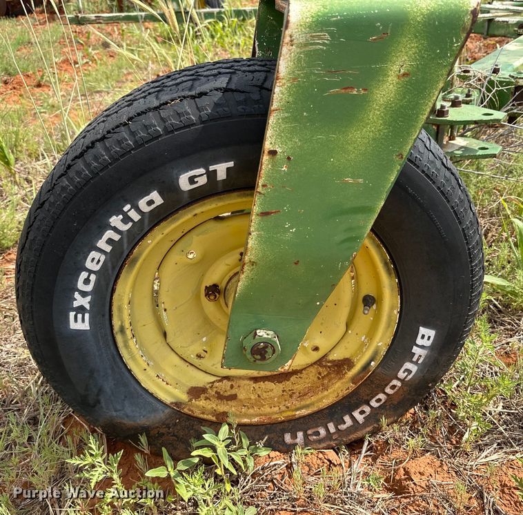 image for item DK6913 John Deere H240 tandem drill hitch