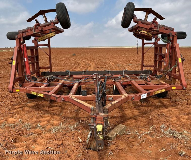 image for item DK6920 Sunflower 3270-33 sweep plow