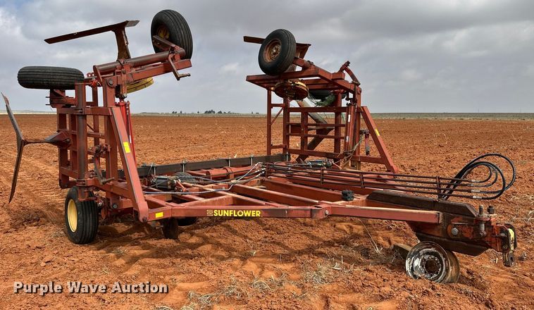 image for item DK6920 Sunflower 3270-33 sweep plow