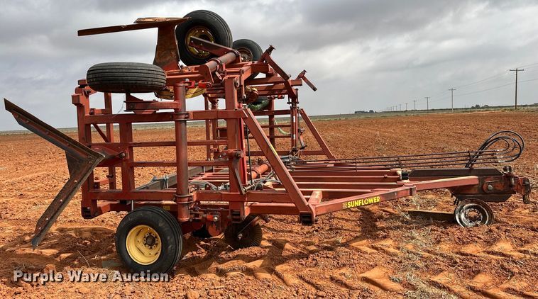 image for item DK6920 Sunflower 3270-33 sweep plow