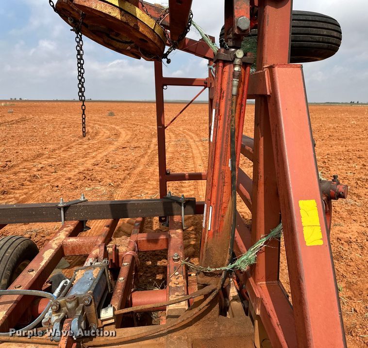 image for item DK6920 Sunflower 3270-33 sweep plow