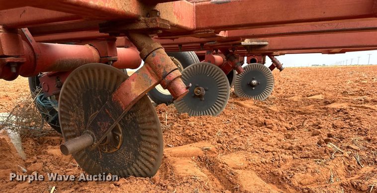 image for item DK6920 Sunflower 3270-33 sweep plow