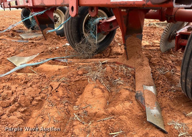 image for item DK6920 Sunflower 3270-33 sweep plow