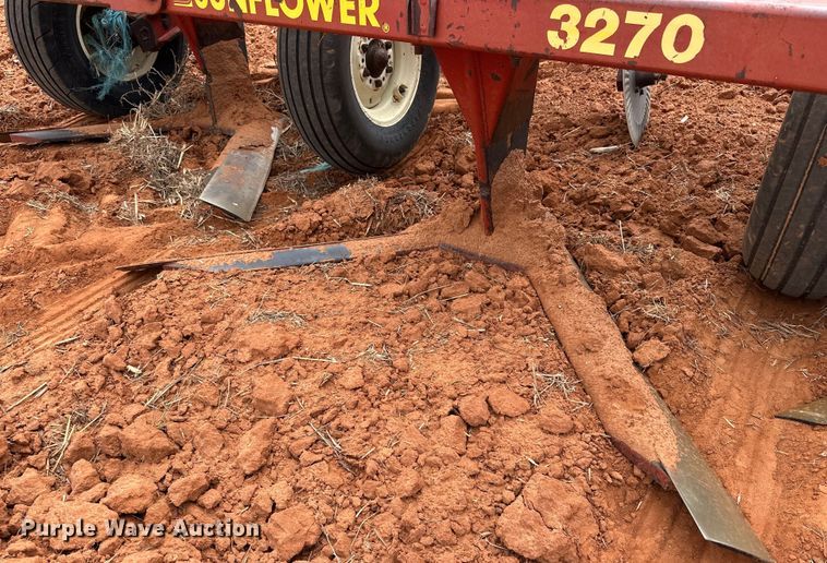 image for item DK6920 Sunflower 3270-33 sweep plow