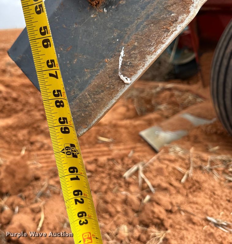 image for item DK6920 Sunflower 3270-33 sweep plow