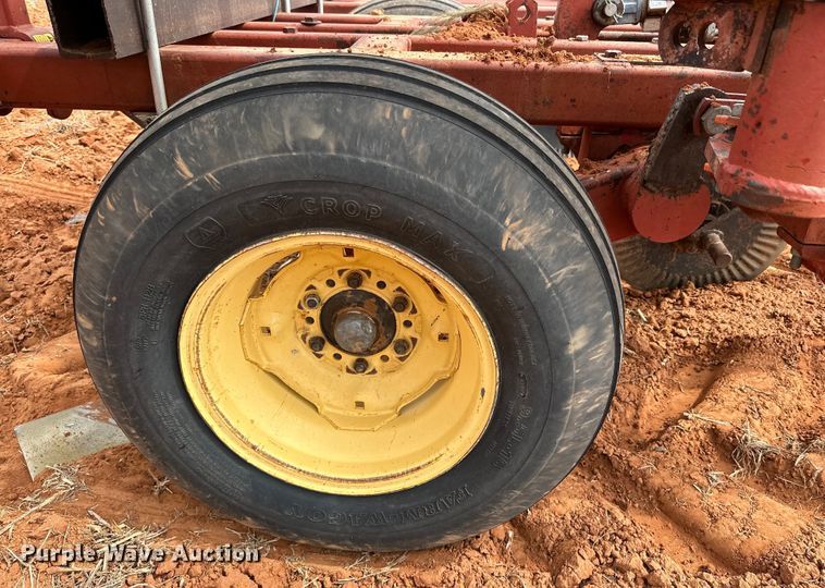 image for item DK6920 Sunflower 3270-33 sweep plow