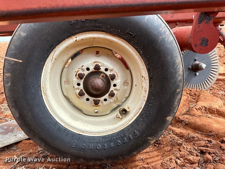 image for item DK6920 Sunflower 3270-33 sweep plow