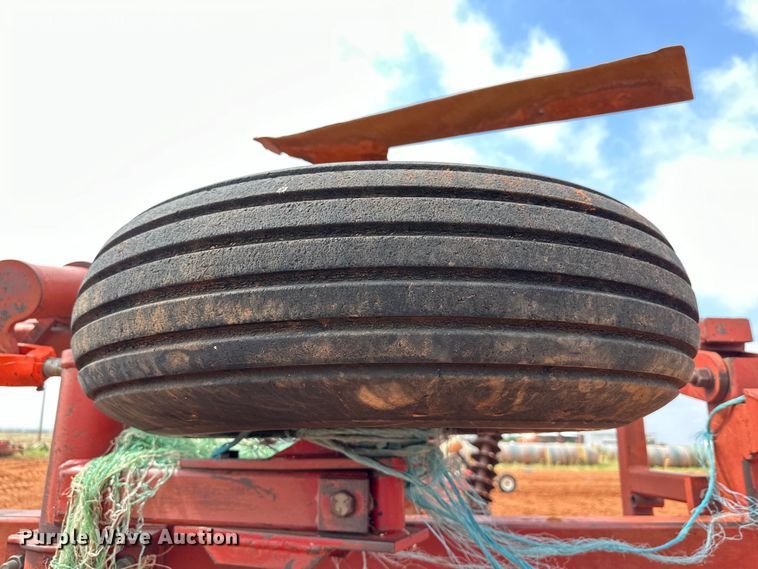 image for item DK6920 Sunflower 3270-33 sweep plow