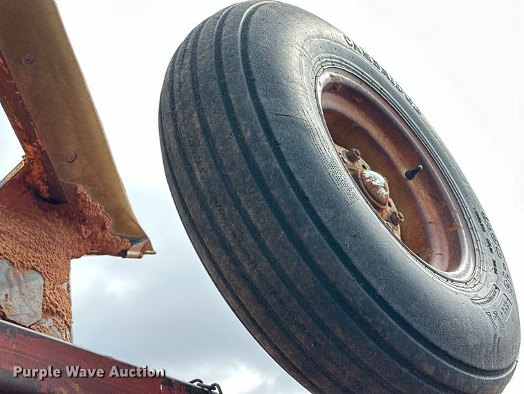 image for item DK6920 Sunflower 3270-33 sweep plow