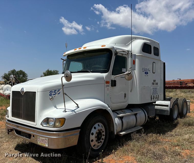 image for item DK6921 2005 International 9400i semi truck