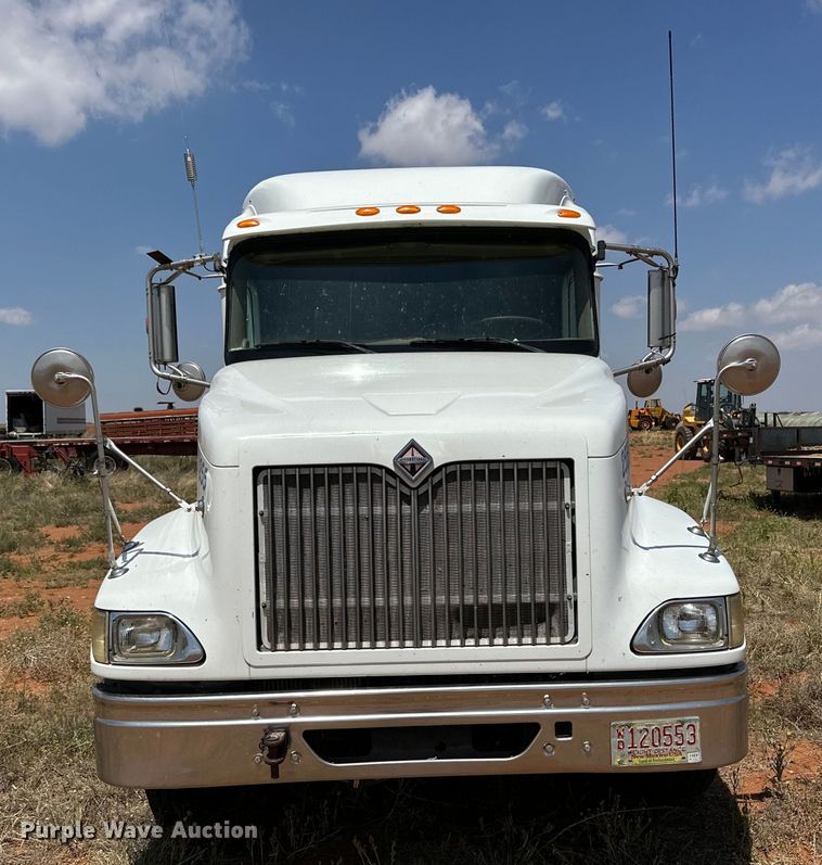 image for item DK6921 2005 International 9400i semi truck