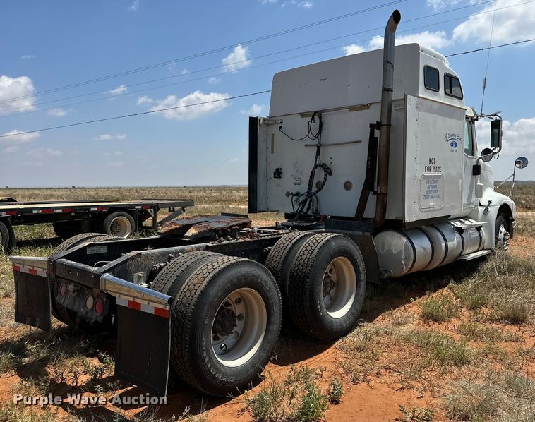 image for item DK6921 2005 International 9400i semi truck