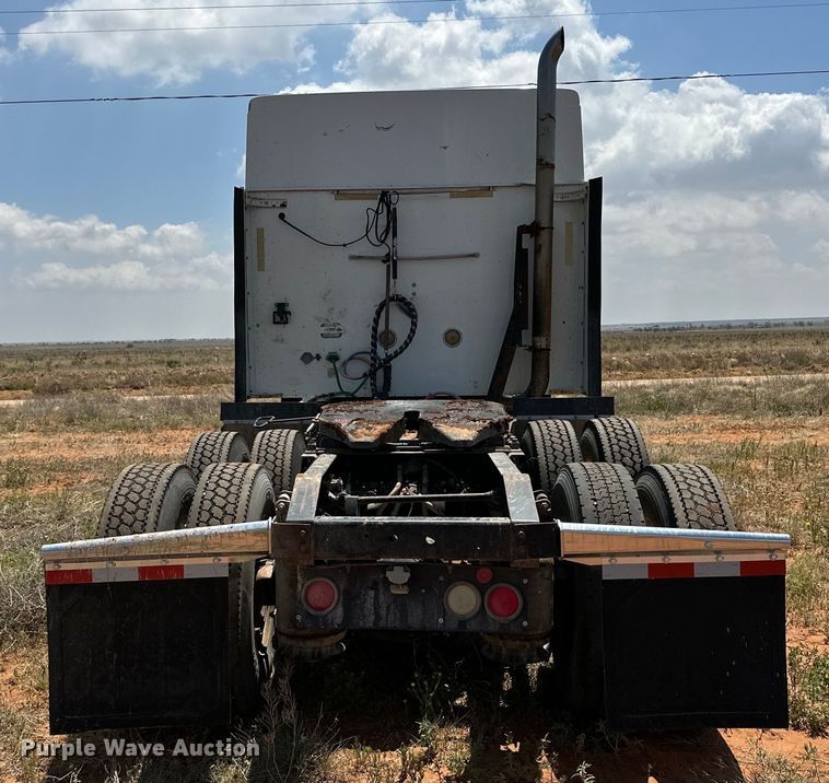 image for item DK6921 2005 International 9400i semi truck