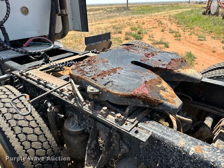 image for item DK6921 2005 International 9400i semi truck