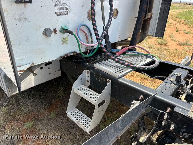 image for item DK6921 2005 International 9400i semi truck