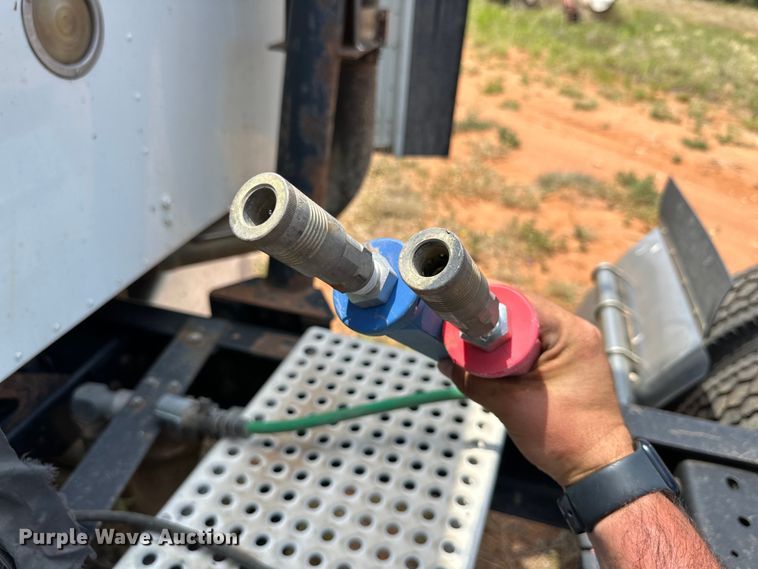 image for item DK6921 2005 International 9400i semi truck