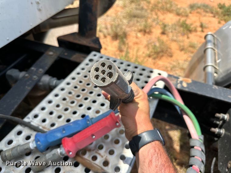 image for item DK6921 2005 International 9400i semi truck