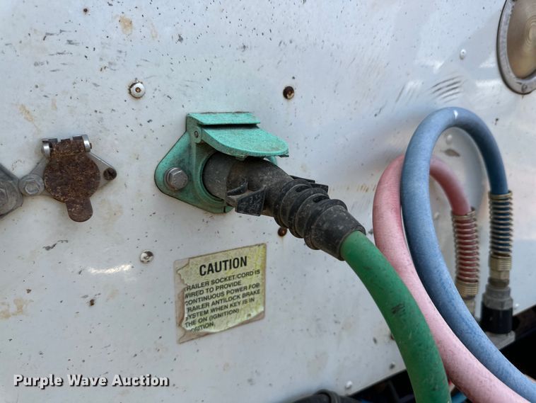 image for item DK6921 2005 International 9400i semi truck