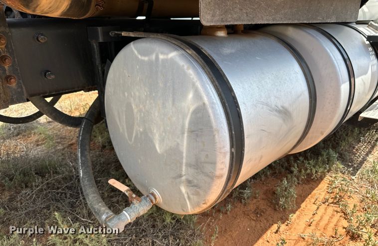 image for item DK6921 2005 International 9400i semi truck