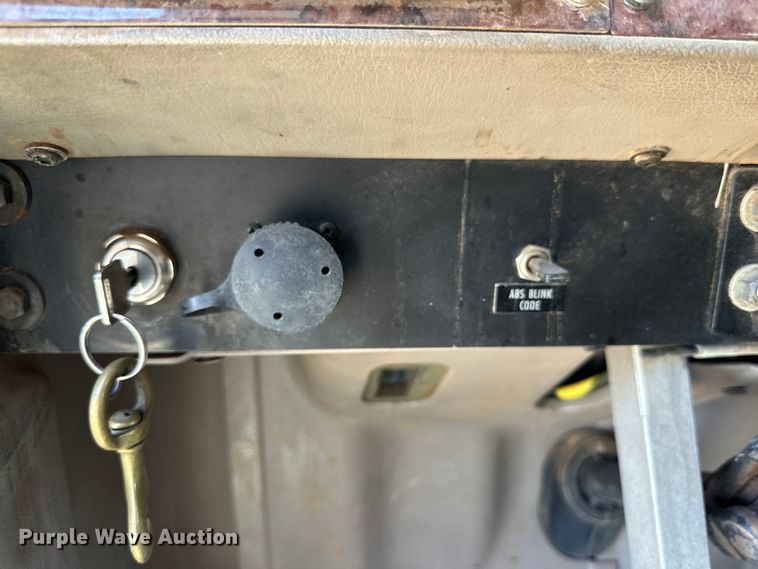 image for item DK6921 2005 International 9400i semi truck