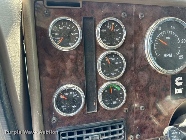 image for item DK6921 2005 International 9400i semi truck