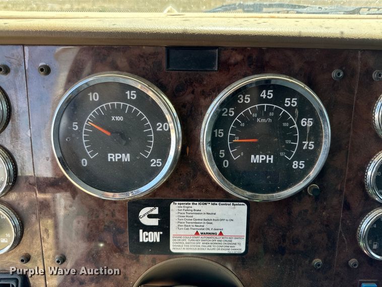 image for item DK6921 2005 International 9400i semi truck