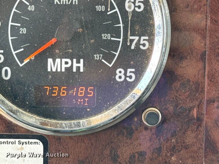 image for item DK6921 2005 International 9400i semi truck