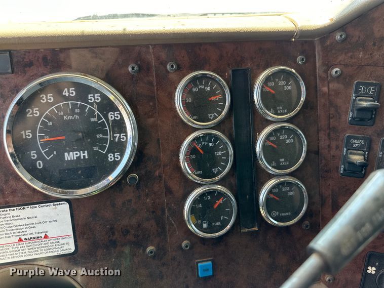 image for item DK6921 2005 International 9400i semi truck