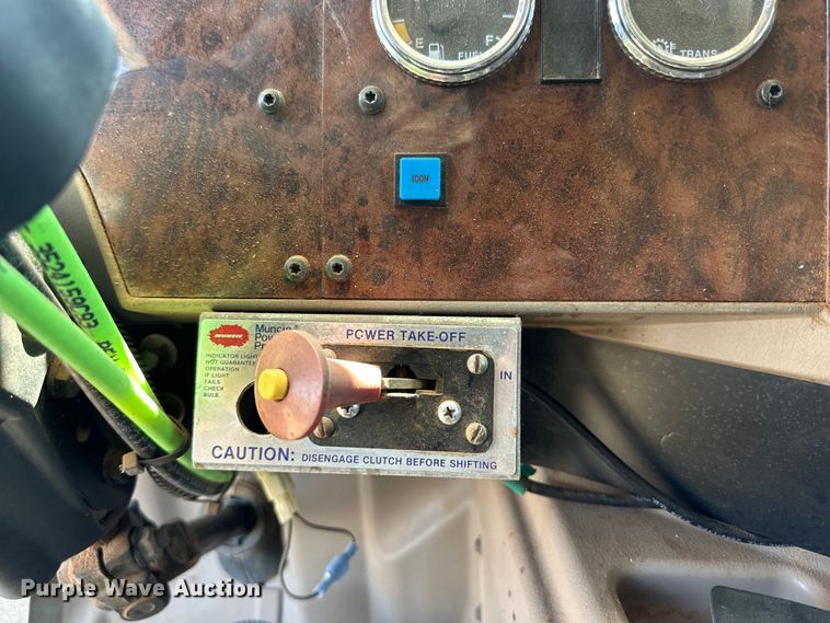 image for item DK6921 2005 International 9400i semi truck