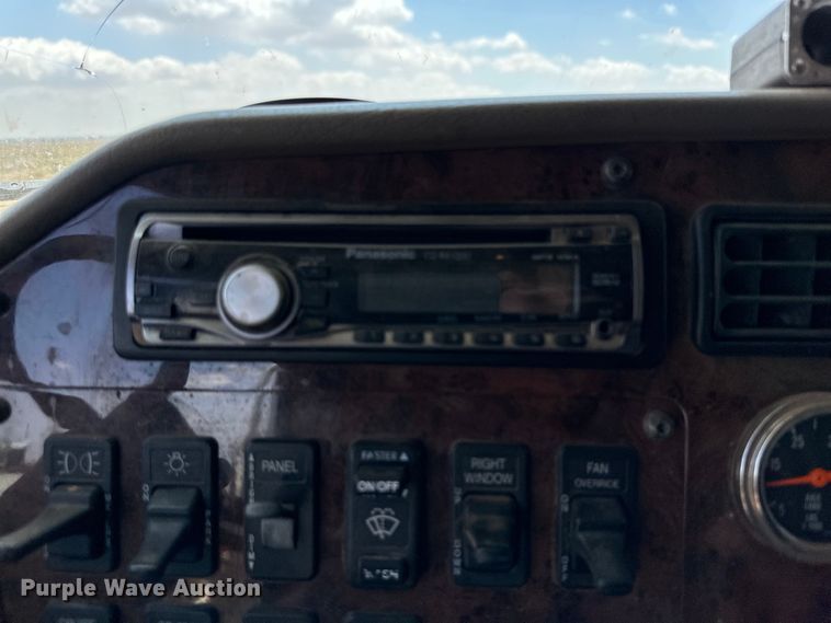 image for item DK6921 2005 International 9400i semi truck