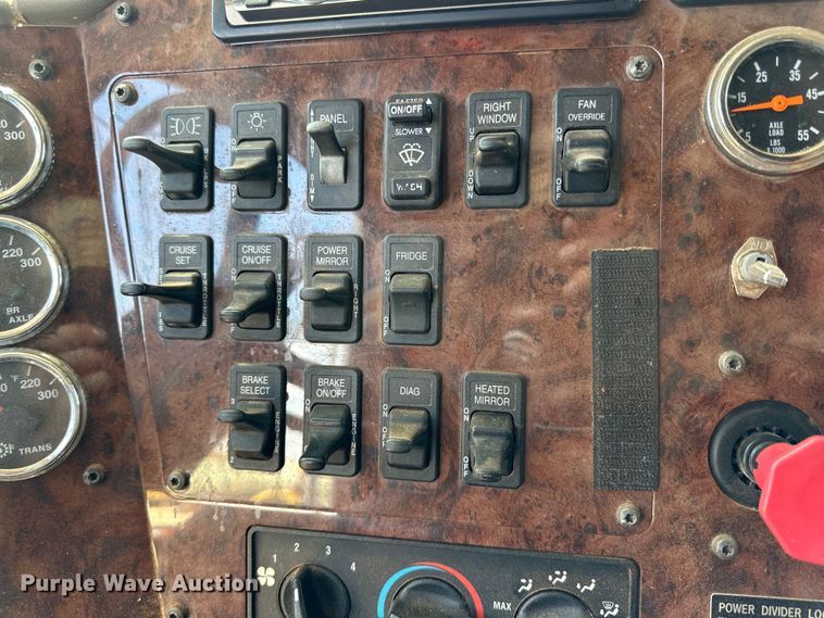 image for item DK6921 2005 International 9400i semi truck