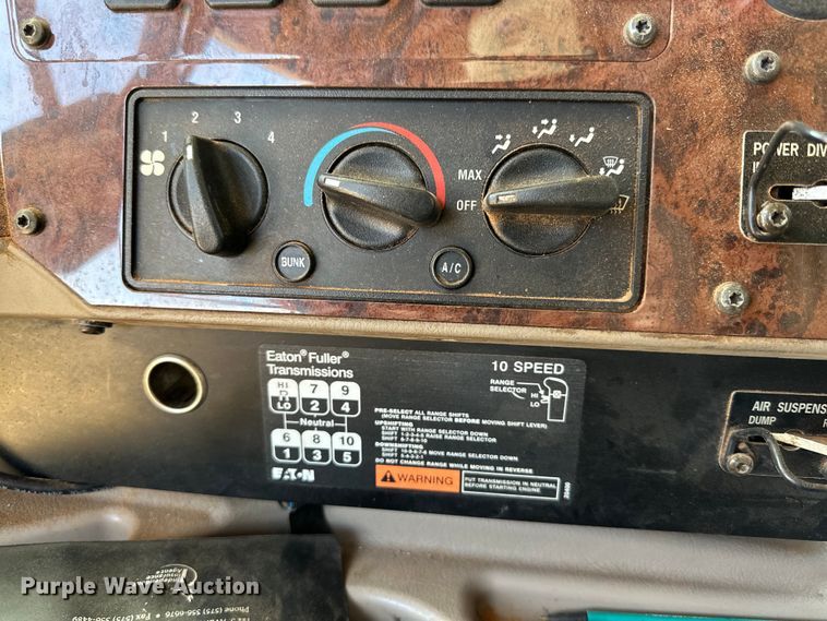 image for item DK6921 2005 International 9400i semi truck