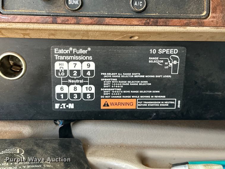 image for item DK6921 2005 International 9400i semi truck