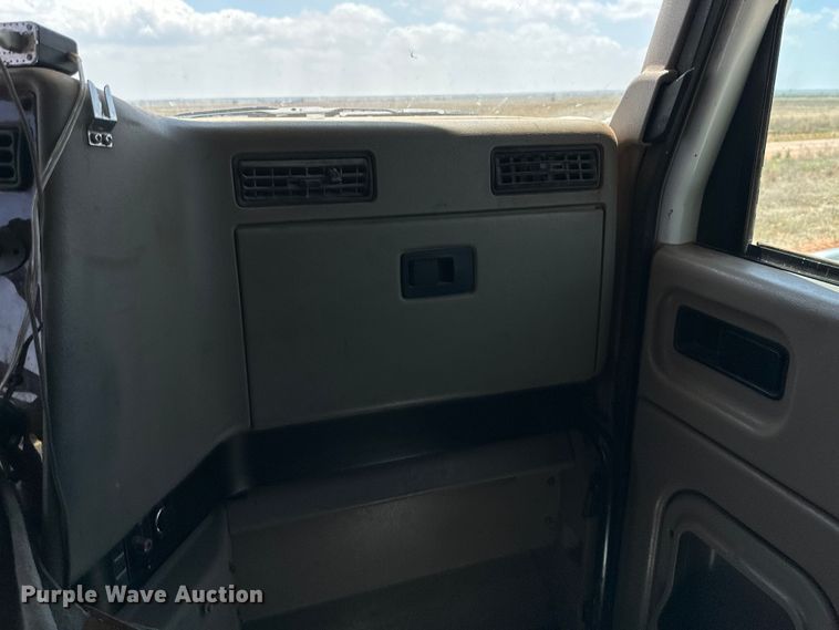 image for item DK6921 2005 International 9400i semi truck