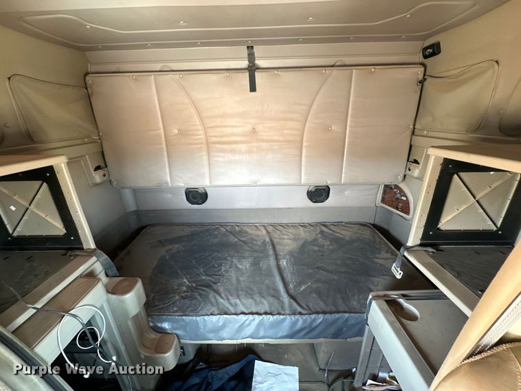 image for item DK6921 2005 International 9400i semi truck