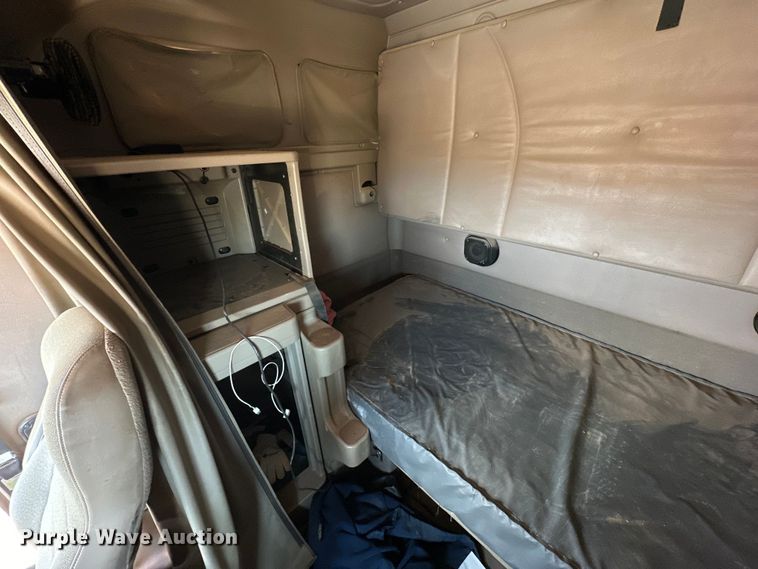 image for item DK6921 2005 International 9400i semi truck