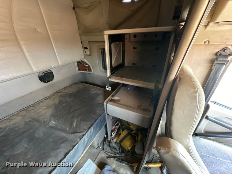 image for item DK6921 2005 International 9400i semi truck