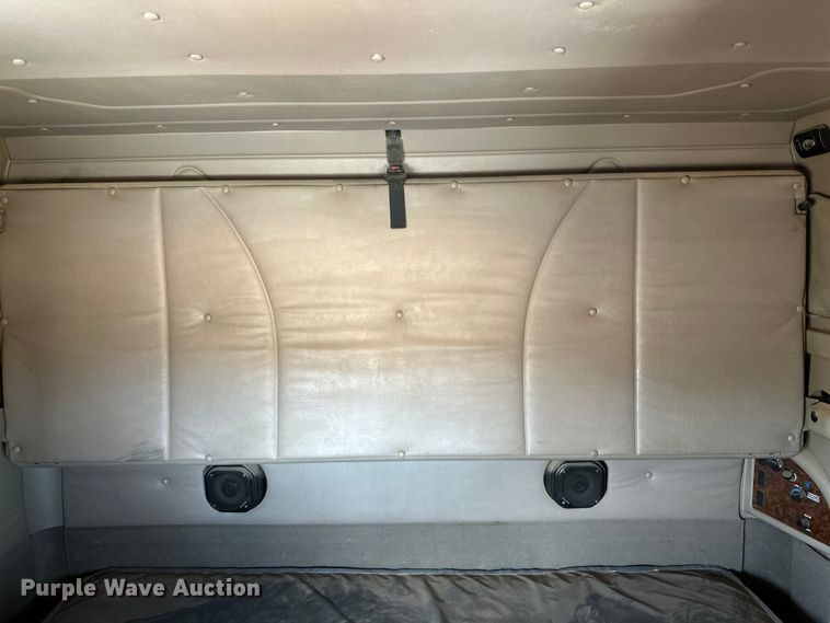 image for item DK6921 2005 International 9400i semi truck