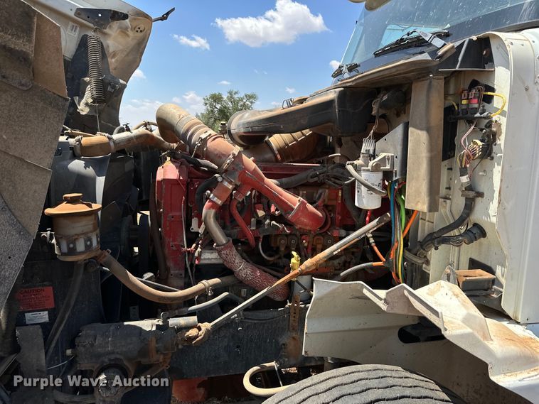 image for item DK6921 2005 International 9400i semi truck