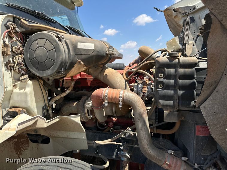 image for item DK6921 2005 International 9400i semi truck